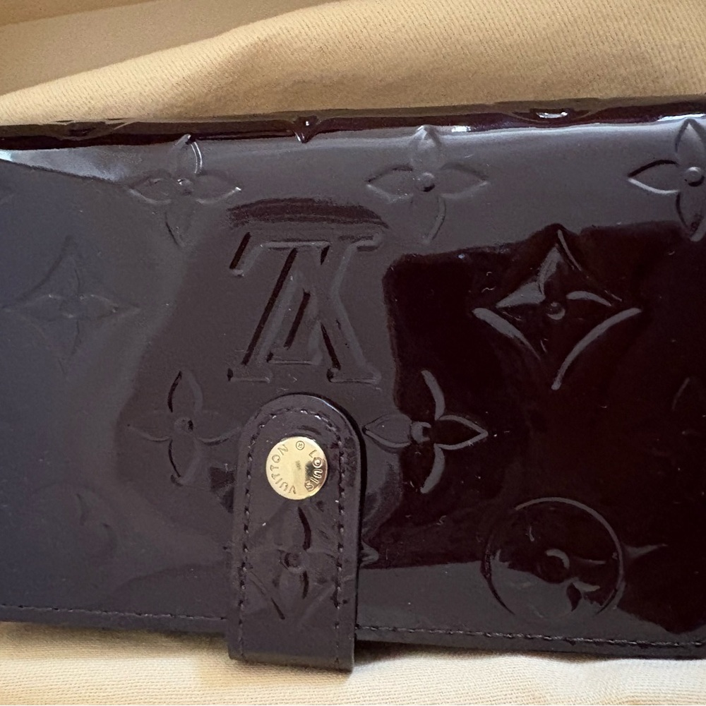 Louis Vuitton Burgundy Vernis Leather Small kisslock Wallet